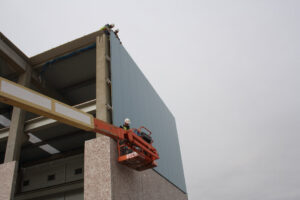 Fachada con panel sandwich